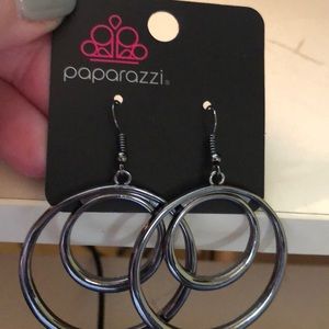 Super cute hoop earrings gun metal finish